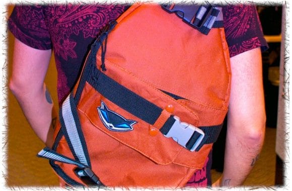 Unboxing: inFAMOUS 2 Hero Edition sling pack (© PlayStation Blog)