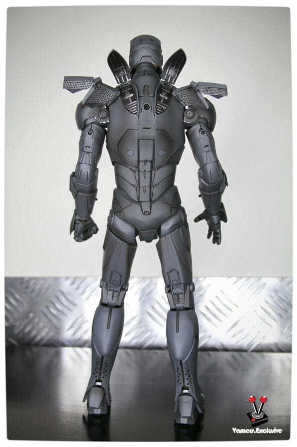 Vamers - Hot Toys - Limited Edition Collectible - Iron Man Mark III - SIlly Thing's TK Edition - MMS101 - Rear with Flaps Extended