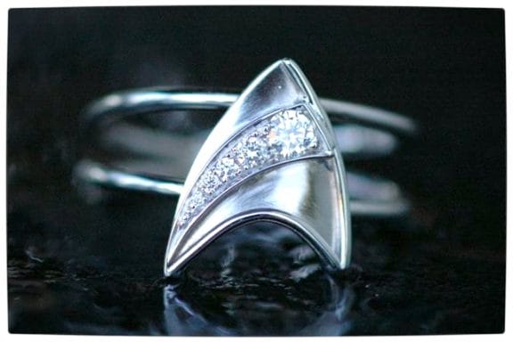 Vamers - Geek Chic - SUATMM - 10 Gorgeously Geektastic Engagement Rings - The Star Trek Star Fleet Ring